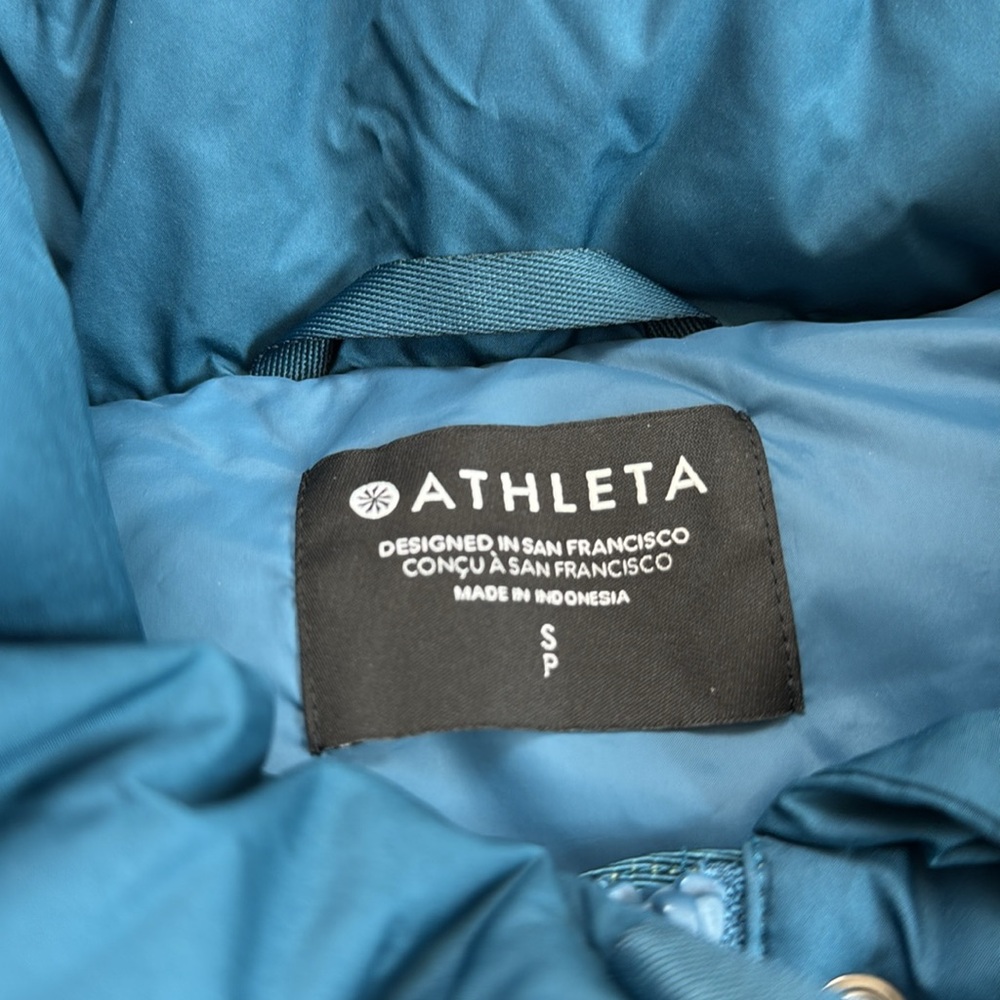 Athleta Downtown Puffer Vest Down in Dark Sardina Blue / Teal Small Semi Fitted - Picture 11 of 14